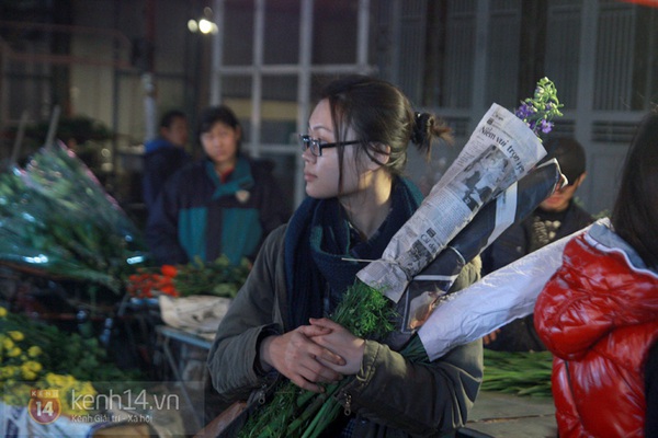 Giới trẻ Hà thành dạo chợ hoa Quảng Bá sáng cuối năm  20