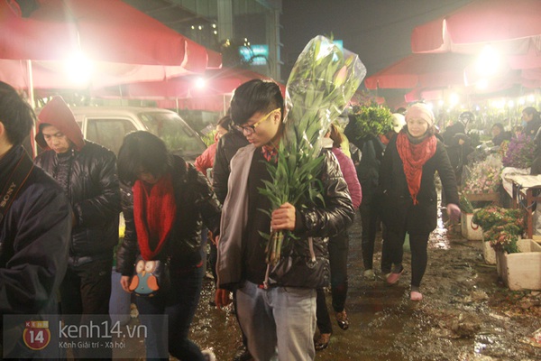 Giới trẻ Hà thành dạo chợ hoa Quảng Bá sáng cuối năm  21