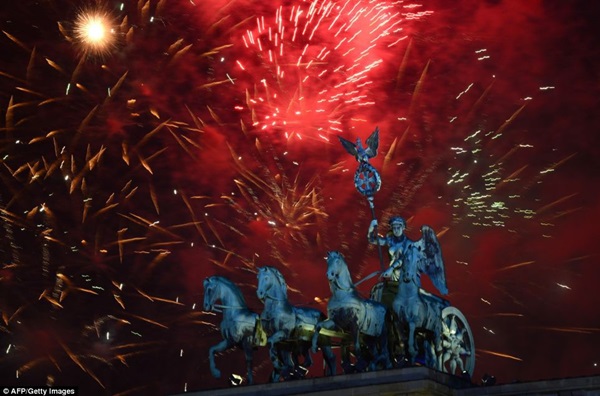 Đại tiệc pháo hoa mừng năm mới trên khắp thế giới  40