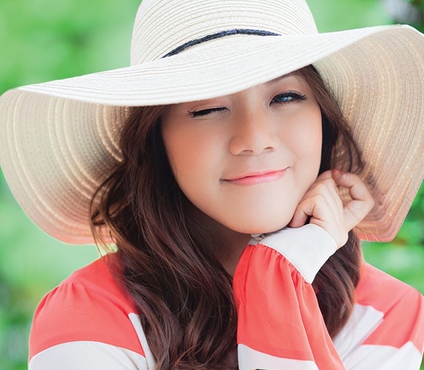 Cô gái người Mỹ gốc Việt xinh xắn cover "Con bướm xuân" bằng 5 thứ tiếng 3