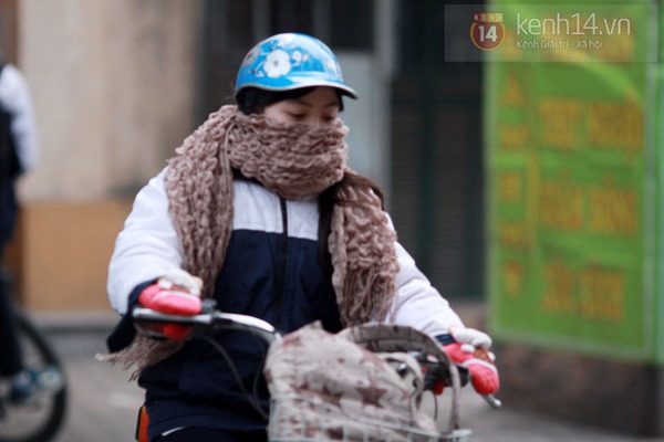 Chùm ảnh: Học sinh Hà Nội đi học dưới trời rét 7 độ C 11