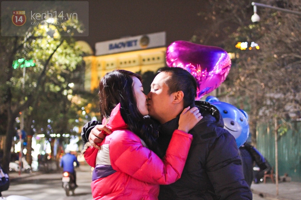 Những nụ h&ocirc;n "ngọt lịm" trong đ&ecirc;m Valentine của teen Việt 4