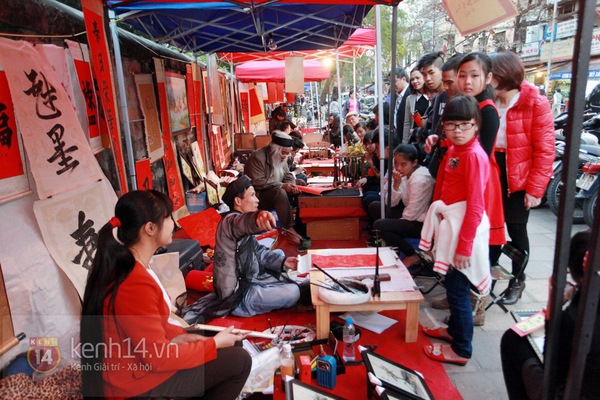 Huyền My, Ngọc Qu&yacute; dạo phố đầu năm, xin chữ &ocirc;ng đồ 14