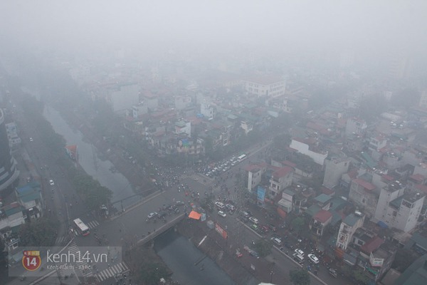 Chùm ảnh: Hà Nội chìm trong màn sương mù dày đặc chiều nay 14