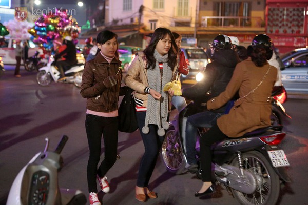 Ch&ugrave;m ảnh: H&ocirc;̣i F.A v&acirc;̃n đi chơi vui vẻ đ&ecirc;m Valentine lạnh giá 15
