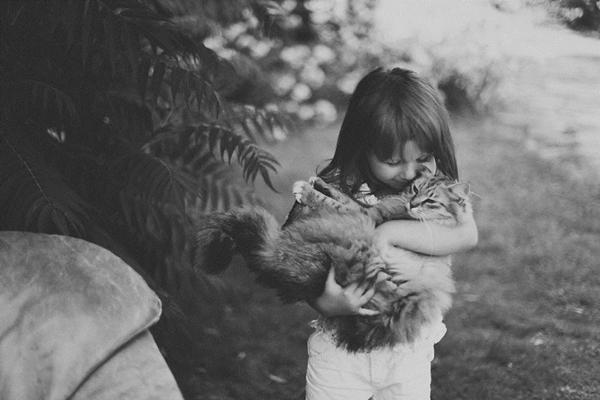 Chùm ảnh: Tình bạn dễ thương giữa trẻ em và những chú mèo cưng 4