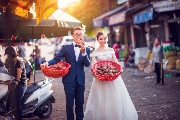 Bộ ảnh cưới đậm chất H&agrave; Nội của cặp đ&ocirc;i "gh&eacute;t nhau từ lần đầu gặp mặt" 15