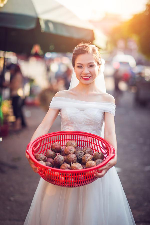 Bộ ảnh cưới đậm chất H&agrave; Nội của cặp đ&ocirc;i "gh&eacute;t nhau từ lần đầu gặp mặt" 16