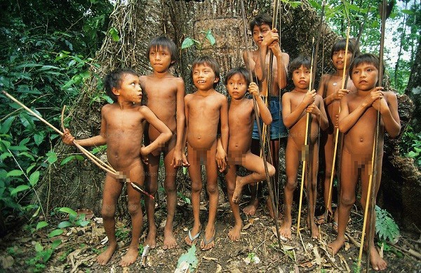 Thăm bộ tộc lấy tro người chết nấu s&uacute;p ăn 4