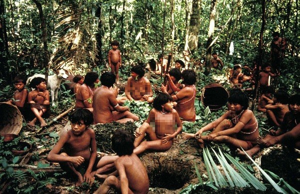 Thăm bộ tộc lấy tro người chết nấu s&uacute;p ăn 2