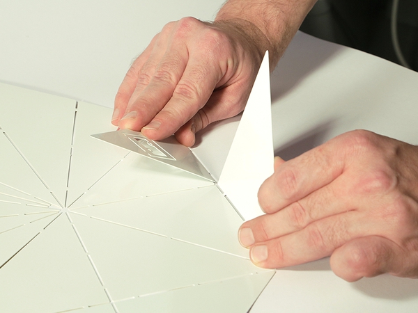 S&aacute;ng tạo "mượn" cảm hứng từ gấp giấy origami 3