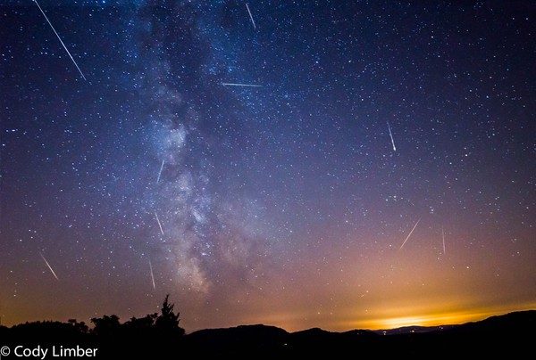 Ảnh độc: Mưa sao băng Perseid "tấn công" Trái đất 3