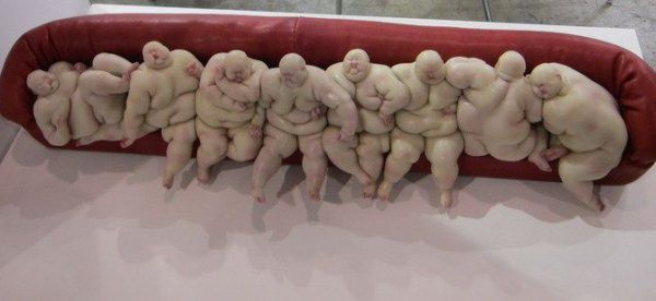 Xem thực trạng về béo phì qua tượng điêu khắc y chang người thật 8