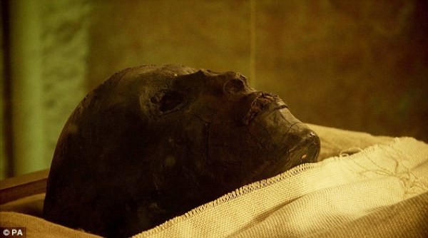 Kết quả khảo cổ mới về "x&aacute;c ướp lời nguyền" Tutankhamun 2
