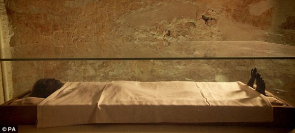 Kết quả khảo cổ mới về "x&aacute;c ướp lời nguyền" Tutankhamun 4