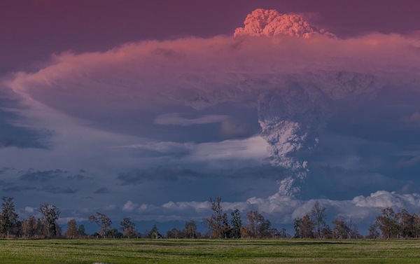 Cảnh tượng ngoạn mục "ngoài hành tinh" khi núi lửa phun trào 10