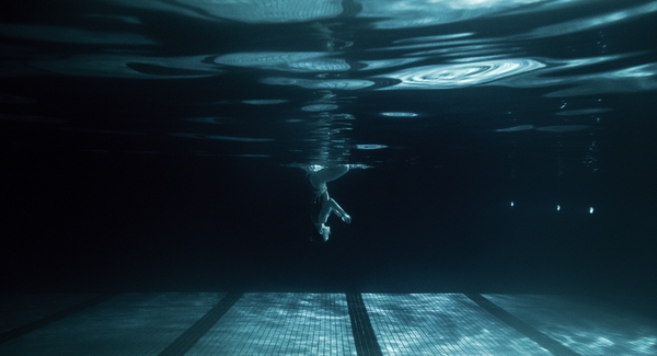 Xem "người xếp hình" dưới bể bơi trong chùm ảnh dưới nước 7