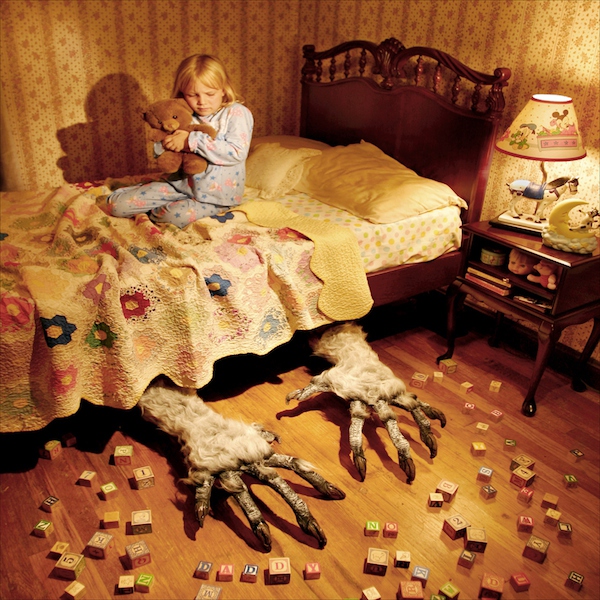 Bộ ảnh "ác mộng" khiến bạn nhớ lại nỗi sợ thời thơ ấu 1