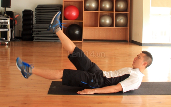 "Tấn c&ocirc;ng" cơ đ&ugrave;i bằng 2 động t&aacute;c si&ecirc;u dễ 1