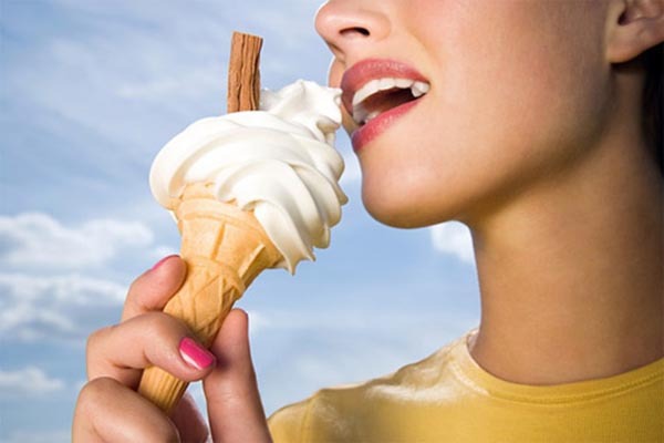 Cách ăn uống gây hại cho răng trong mùa hè 1