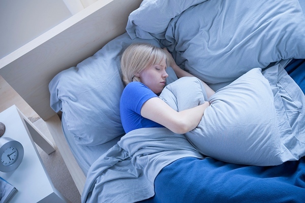 Lợi ích tuyệt vời khi sử dụng gối ôm lúc ngủ