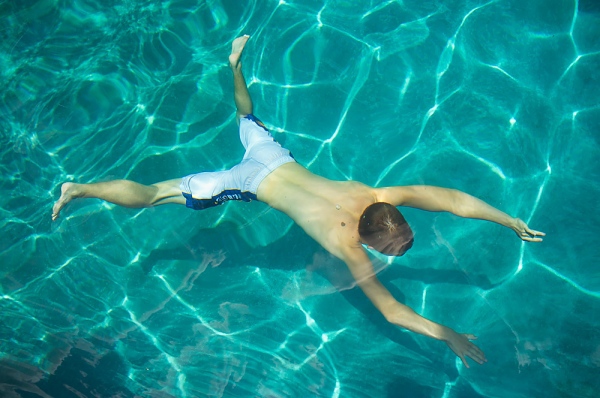 Đi bơi thường xuyên - thủ phạm khiến da hư hỏng 3