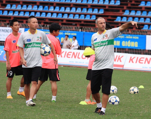 HLV Guillaume Graechen: "Các học trò của tôi sẽ phá dớp ba lần về nhì" 2