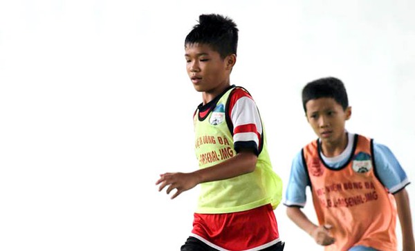 &Ocirc;ng Huỳnh Mau, GĐĐH CLB HA.GL: "C&ocirc;ng Phượng v&agrave; HA.GL đang l&agrave; nạn nh&acirc;n" 1