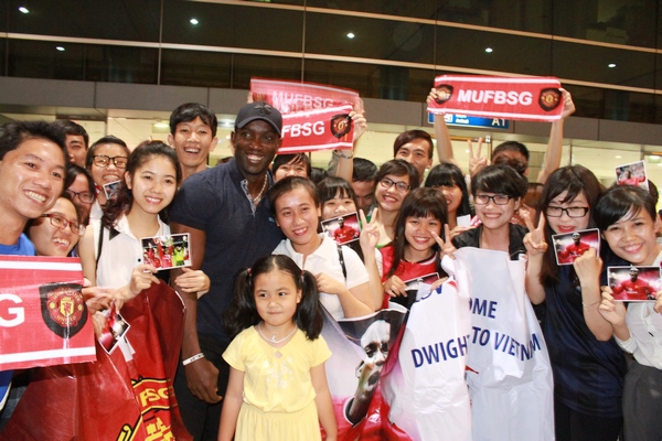 Cựu tiền đạo MU, Dwight Yorke đã có mặt tại Việt Nam 8