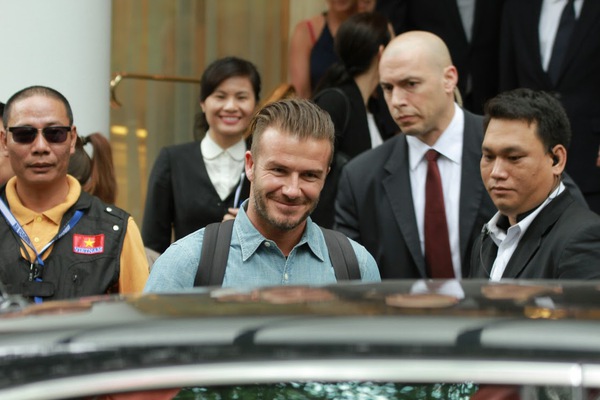 Rời Hà Nội, Beckham ăn mặc giản dị nhưng vẫn cực cuốn hút 6