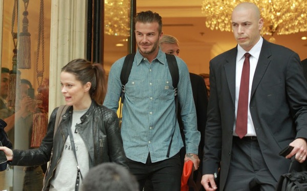 Rời Hà Nội, Beckham ăn mặc giản dị nhưng vẫn cực cuốn hút 5