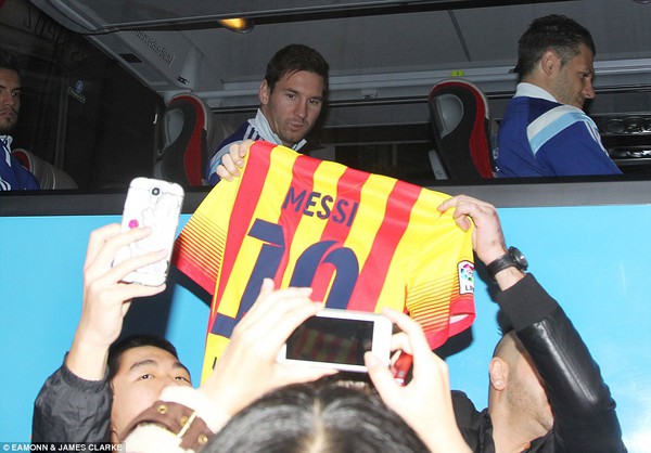 Ronaldo v&agrave; Messi tập luyện tại Anh, chuẩn bị đại chiến tr&ecirc;n s&acirc;n MU 13
