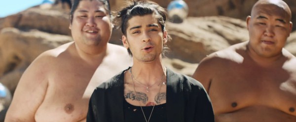 Zayn gầy g&ograve;, xơ x&aacute;c trong MV mới của One Direction 6