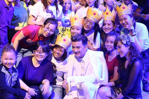 Mr. Đàm tung MV quay cùng fan từ Nam chí Bắc 2