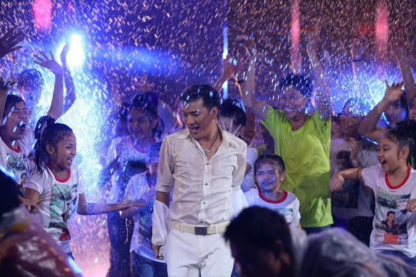 Mr. Đàm tung MV quay cùng fan từ Nam chí Bắc 3