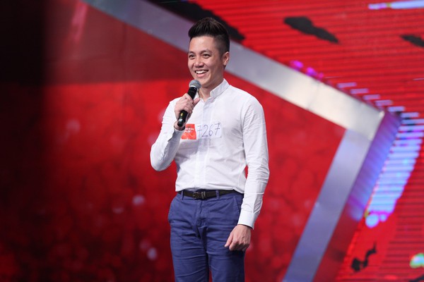 Th&uacute;y Hạnh "l&ecirc;n n&oacute;c nh&agrave; quẩy" c&ugrave;ng th&iacute; sinh b&aacute;n kẹo 10