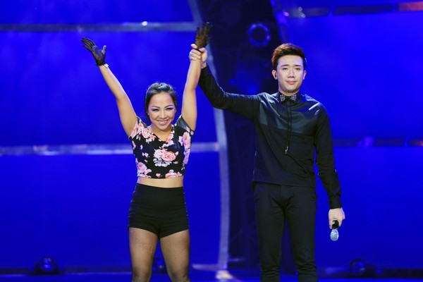 SYTYCD: Trấn Th&agrave;nh nức nở tạm biệt "c&aacute;nh tay trực thăng" 20