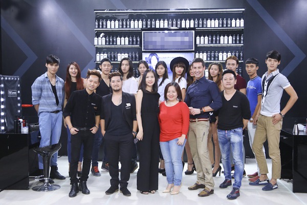 Next Top Model: Ch&agrave;ng Việt kiều kh&oacute;c th&eacute;t khi phải cắt t&oacute;c 3