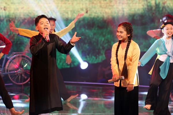 "Tiểu hot boy" Mai Ch&iacute; C&ocirc;ng cover hit "Vết mưa" g&acirc;y sốt 2
