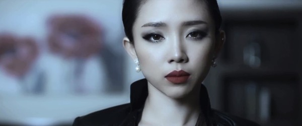 T&oacute;c Ti&ecirc;n c&aacute; t&iacute;nh, gợi cảm trong MV mới 1