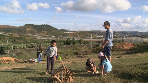 Bố ơi!: 4 nhóc tì "cãi nhau chí chóe" vì chú cún hoang 9