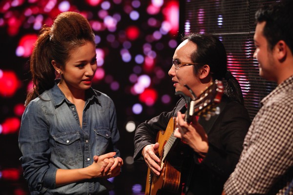 Nghe Uy&ecirc;n Linh "song ca" với "tiểu Uy&ecirc;n Linh" 3