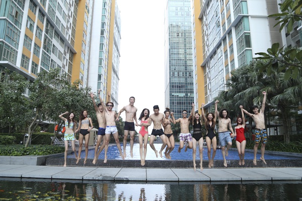Next Top Model: Top 14 khoe d&aacute;ng chuẩn tại hồ bơi 4
