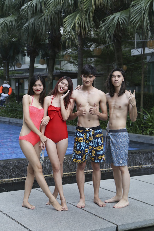 Next Top Model: Top 14 khoe d&aacute;ng chuẩn tại hồ bơi 22