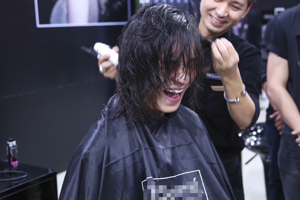 Next Top Model: Ch&agrave;ng Việt kiều kh&oacute;c th&eacute;t khi phải cắt t&oacute;c 5