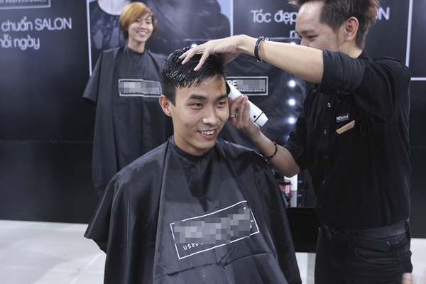 Next Top Model: Ch&agrave;ng Việt kiều kh&oacute;c th&eacute;t khi phải cắt t&oacute;c 9