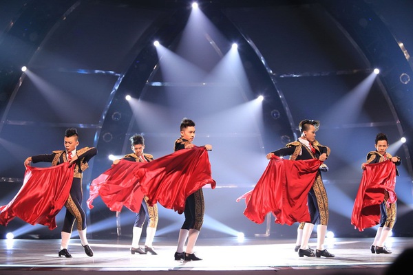 SYTYCD: Vũ c&ocirc;ng của Mỹ T&acirc;m biểu diễn b&ugrave;ng nổ 3