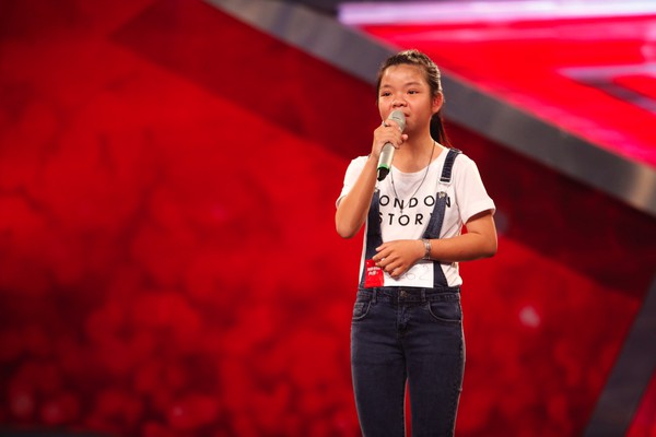 Nghe Uy&ecirc;n Linh "song ca" với "tiểu Uy&ecirc;n Linh" 1