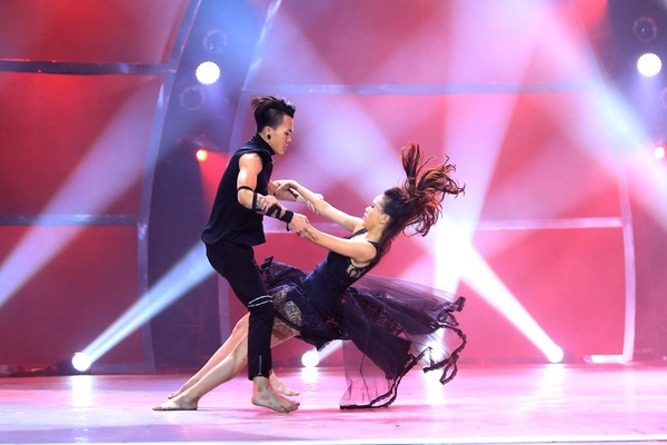 SYTYCD: Vũ c&ocirc;ng của Mỹ T&acirc;m biểu diễn b&ugrave;ng nổ 1