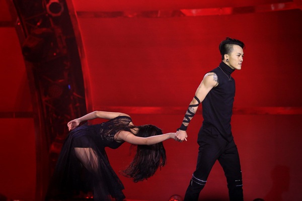 SYTYCD: Vũ c&ocirc;ng của Mỹ T&acirc;m biểu diễn b&ugrave;ng nổ 2